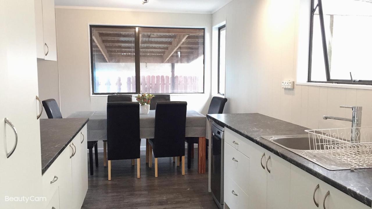 Cozy 3 Bedrooms House 6 Chapman Place โรโตรัว ภายนอก รูปภาพ